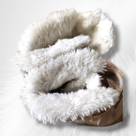 Girls Winter Boots Cat & Jack Size 7 GUC - Picture 2 of 9